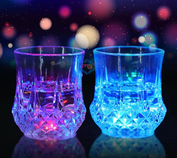 imagine_2025-11-26_183957595 Cupa LED multicolor „Rainbow” – schimbare culori automată - imagine 1